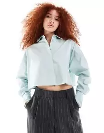 Oferta de Camisa corta azul espuma de mar Ultimate de ASOS DESIGN por 6€ en Asos