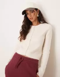 Oferta de Cárdigan color crema de punto de Gina Tricot por 40€ en Asos