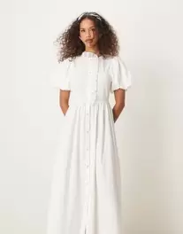 Oferta de Vestido largo blanco marfil con volantes de Sister Jane por 145€ en Asos