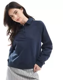 Oferta de Polo azul marino de Miss Selfridge por 37,99€ en Asos