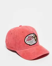 Oferta de Gorra roja de estilo años 2000 de canalé con detalle tipo surf de Hollister por 25,95€ en Asos