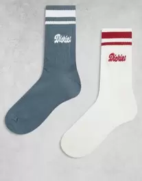 Oferta de Pack de 2 pares de calcetines de color blanco hueso y azules de caña alta con detalle a rayas Lewistown de Dickies por 19€ en Asos