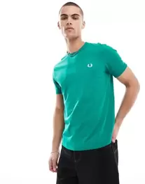 Oferta de Camiseta verde con vivos de Fred Perry por 50€ en Asos