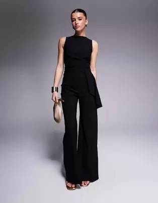 Oferta de Mono largo negro de pernera ancha con detalle drapeado en el lateral de bengalina de Vesper por 107,99€ en Asos