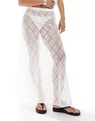 Oferta de Falda midi blanca de encaje de JJXX por 35,99€ en Asos