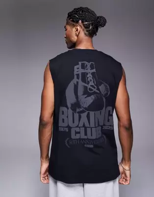 Oferta de Camiseta negra extragrande sin mangas con estampado de boxeo en la espalda de tejido de secado rápido grueso de algodón de 4505 por 22,99€ en Asos