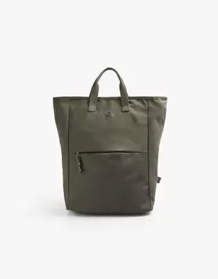 Oferta de Mochila caqui New Retro de Scalpers por 69,9€ en Asos