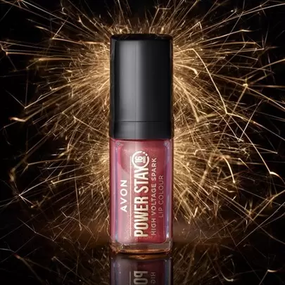 Oferta de Labial 16 Horas High Voltage Power Stay Cherry Charge por 12,99€ en AVON