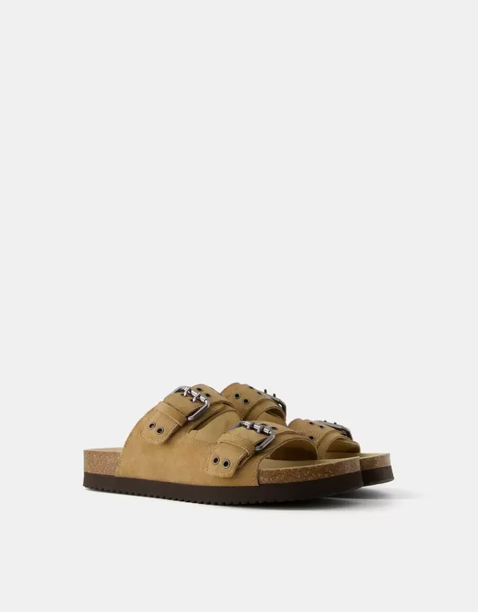 Oferta de Sandalia plana PIEL hebillas por 27,99€ en Bershka