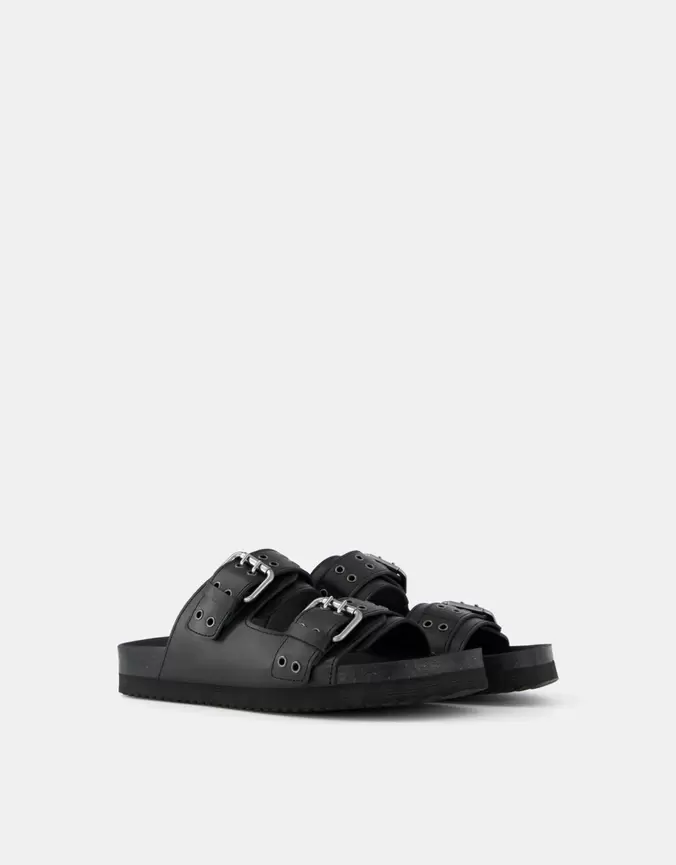 Oferta de Sandalia plana PIEL hebillas por 27,99€ en Bershka