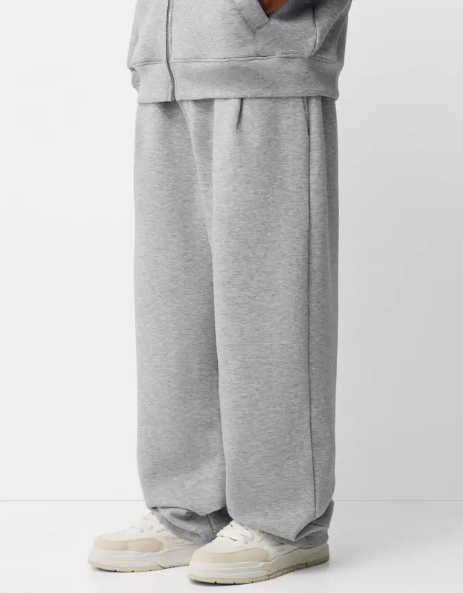 Oferta de Pantalón skater técnico pinzas por 25,99€ en Bershka