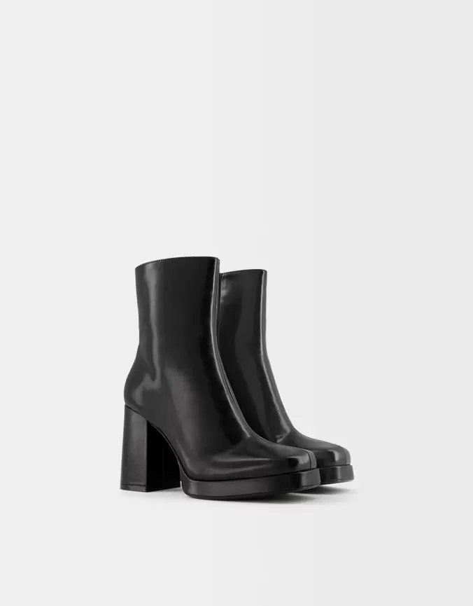 Oferta de Botines tacón plataforma por 25,19€ en Bershka