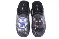 Oferta de Garzon – Zapatillas de casa para Hombre y Niño. Divertido dibujo inspirado en Star Wars. Color: Negro C607120 por 29,99€ en Calzados Lares