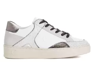 Oferta de Zapatillas de plataforma SNEAKERS por 109,9€ en Casas