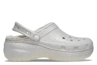 Oferta de Zuecos de plataforma CLASSIC PLATFORM GLITTER LINED CLOG W por 84,9€ en Casas