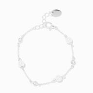 Oferta de Silver-tone Cubic Zirconia & Pearl Chain Bracelet por 4€ en Claire's