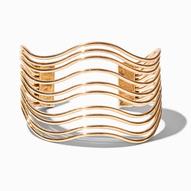 Oferta de Gold-tone Wave Cuff Bracelet por 6€ en Claire's