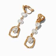 Oferta de Gold-tone Hammered Pearl Linear 3" Drop Earrings por 4,99€ en Claire's