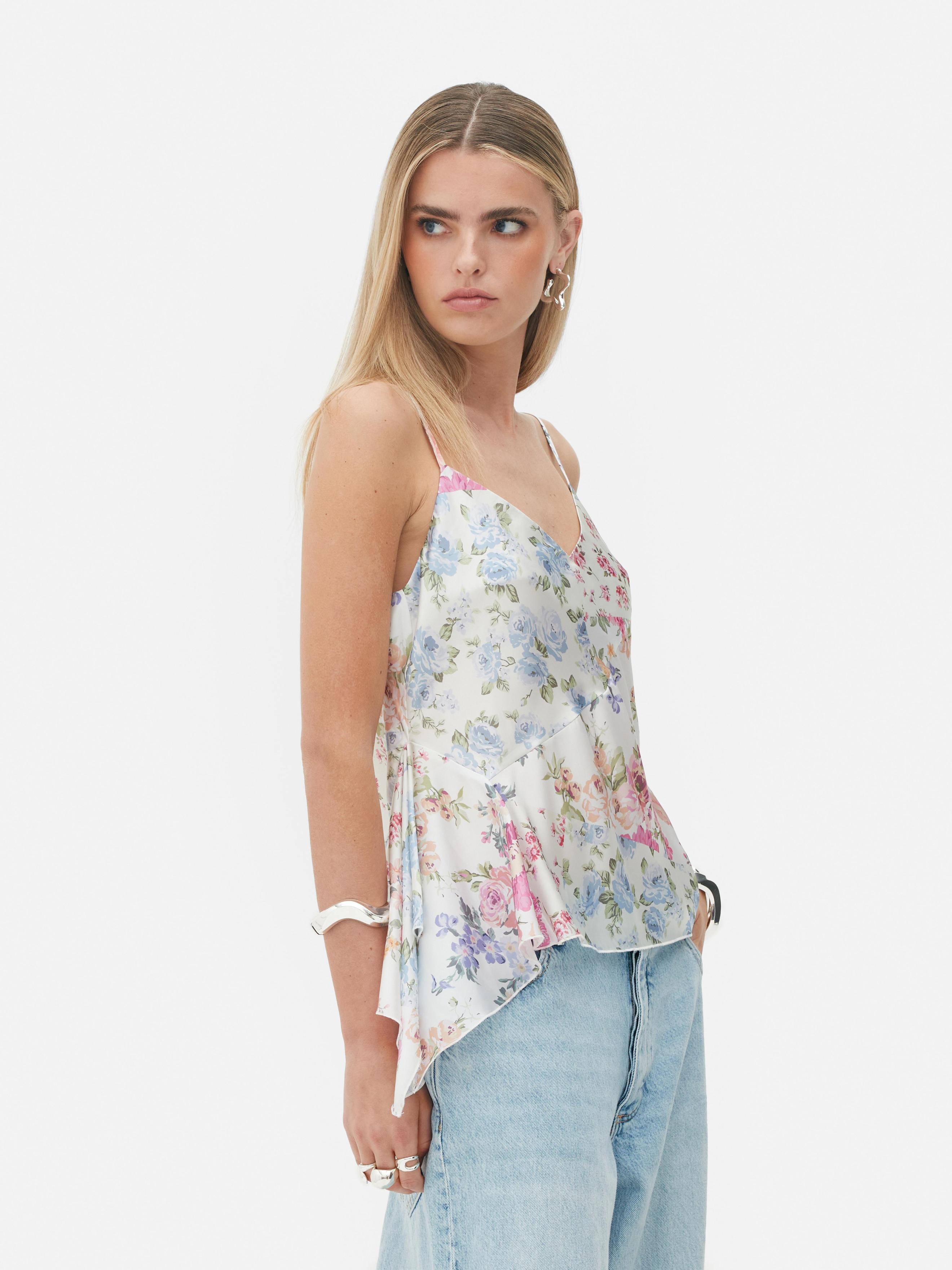 Oferta de Camiseta de tirantes drapeada floral de Rita Ora por 14€ en Primark