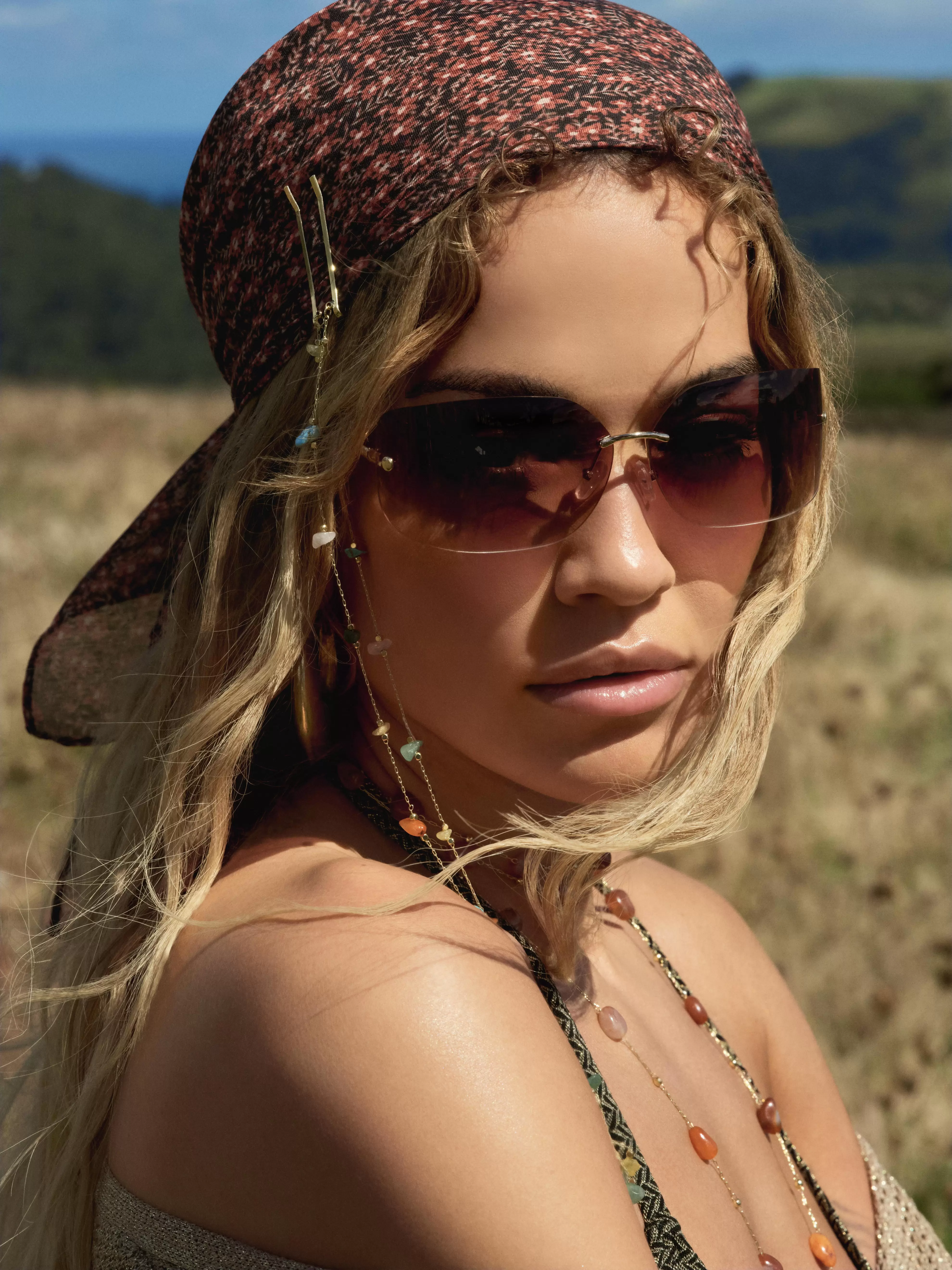 Oferta de Gafas de sol de montura invisible curva de Rita Ora por 6€ en Primark