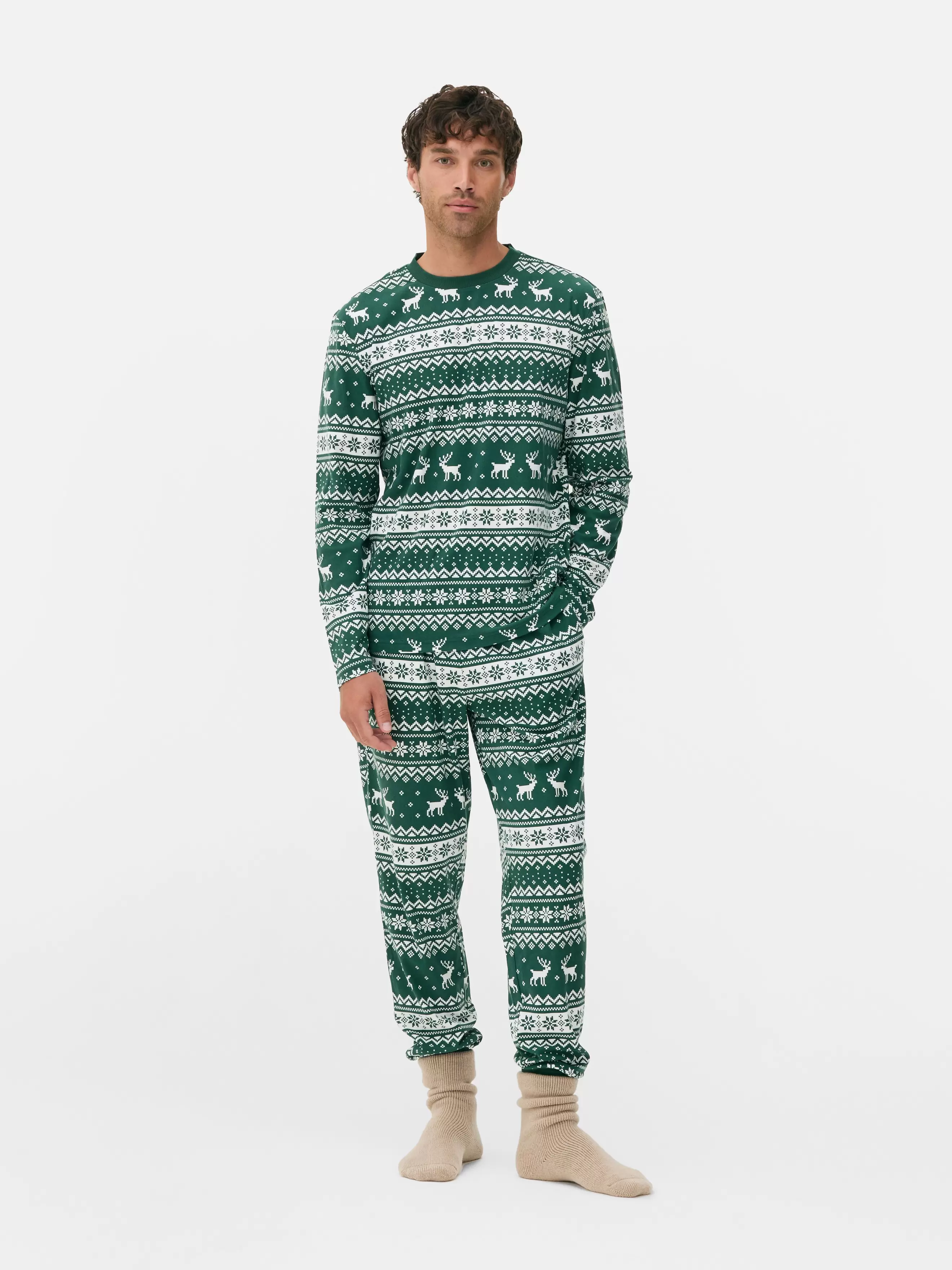 Oferta de Pijama familiar navideño con grecas unisex por 17€ en Primark