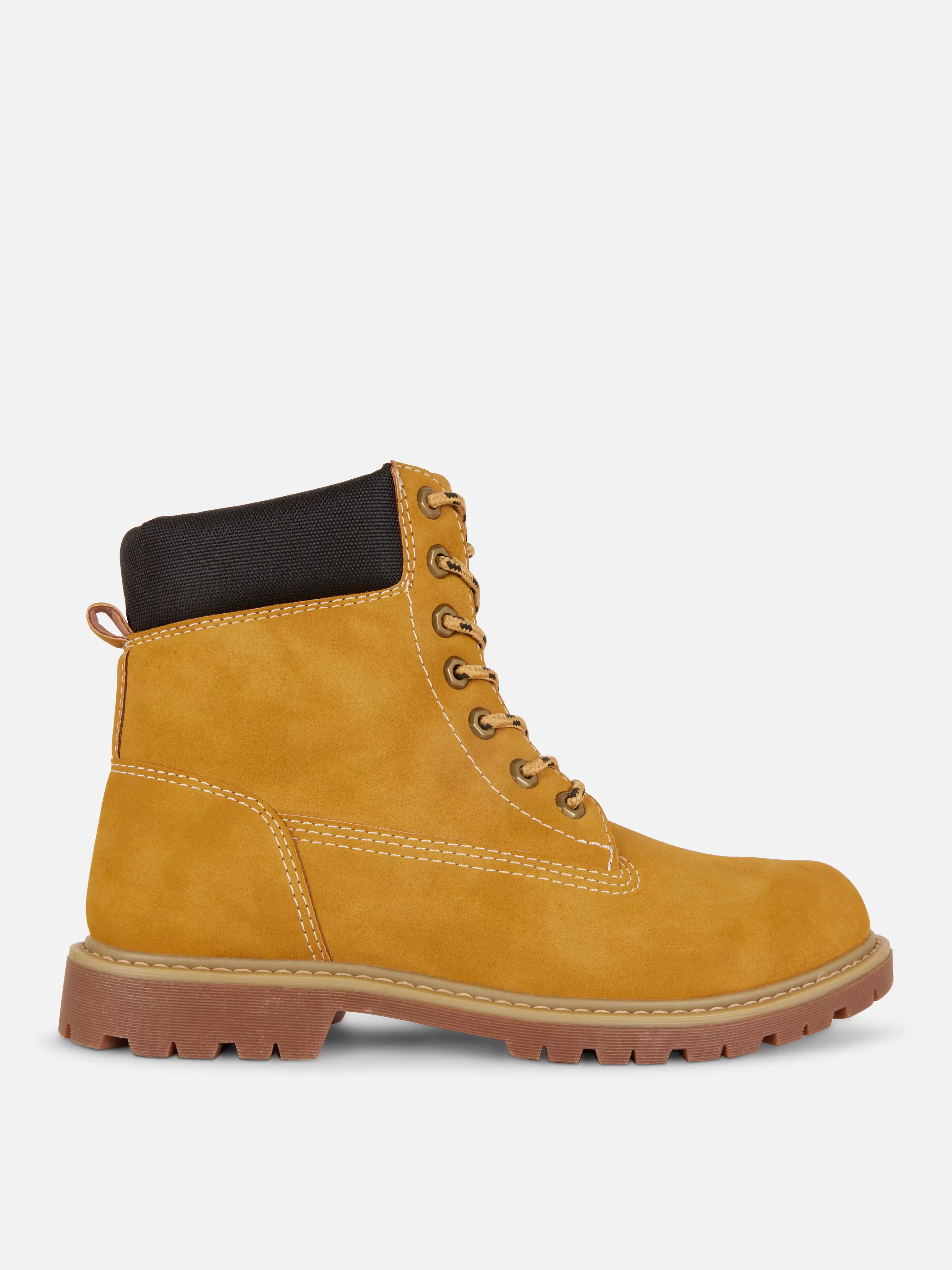 Oferta de Botas de trabajo con cordones por 24€ en Primark