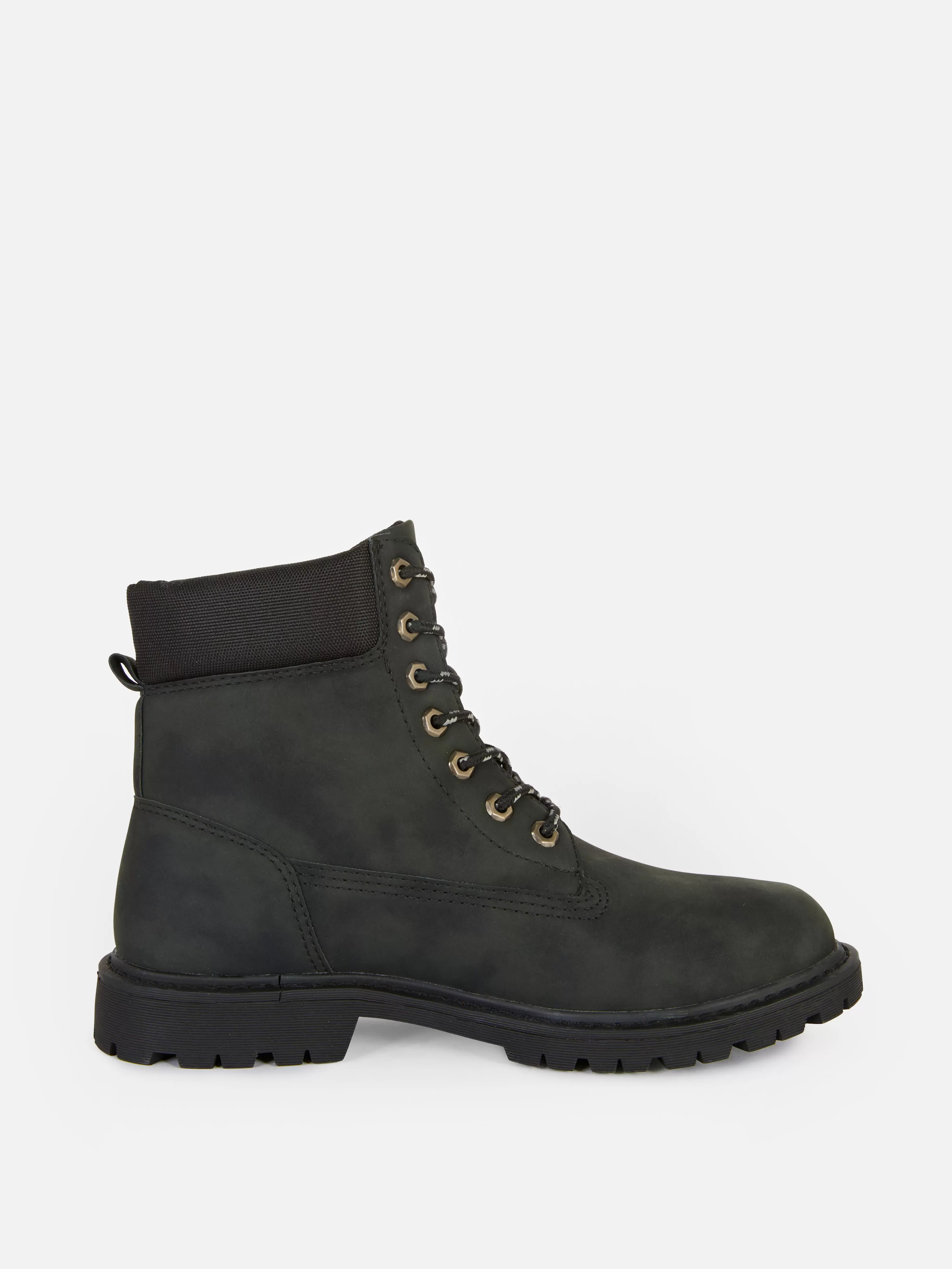 Oferta de Botas de trabajo con cordones por 24€ en Primark