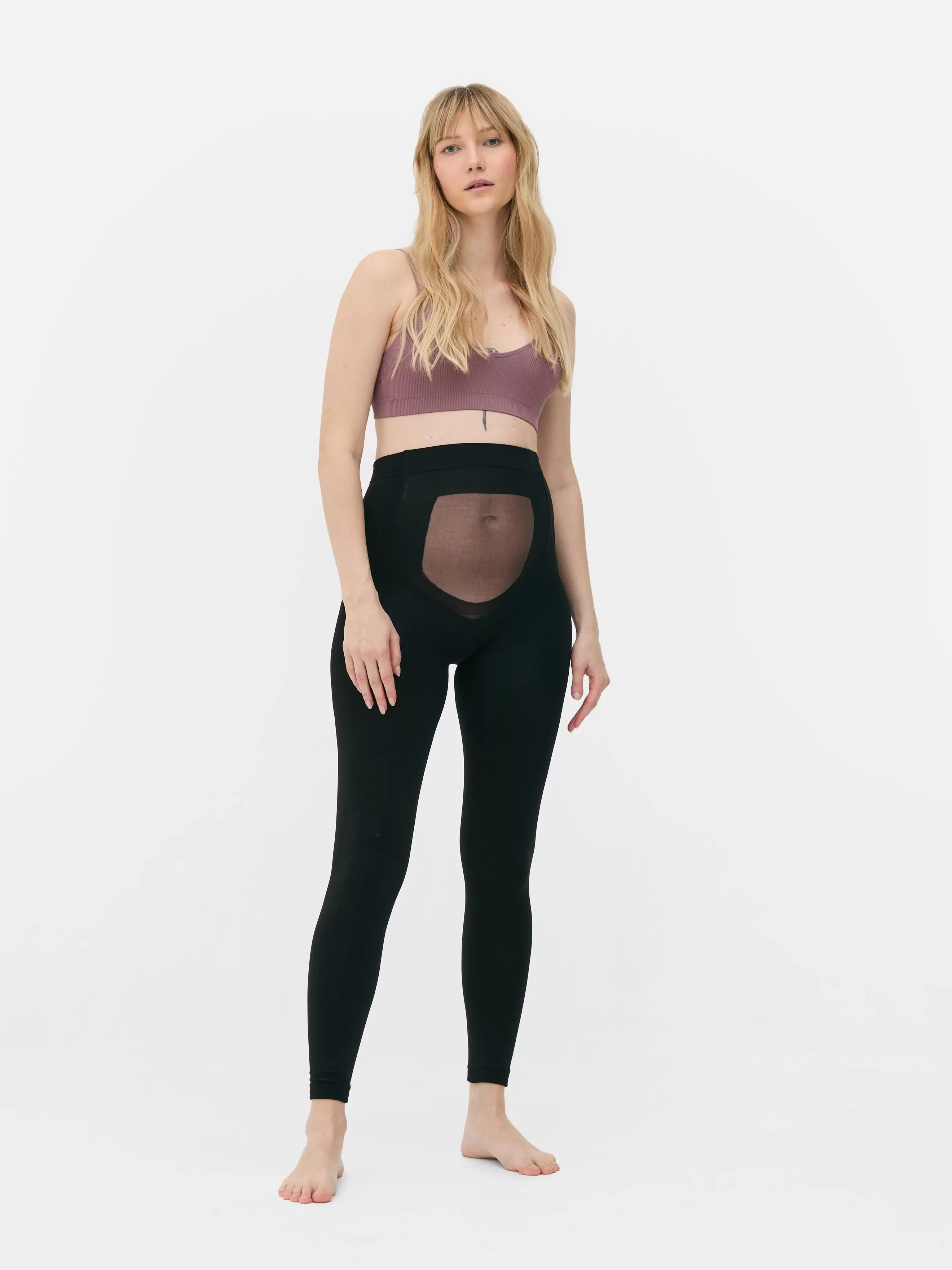 Oferta de Leggings suaves de terciopelo premamá por 10€ en Primark