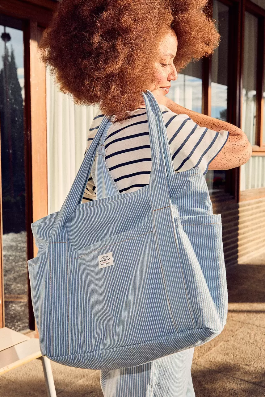 Oferta de Tote bag oversize en jean rayé por 35,99€ en Promod