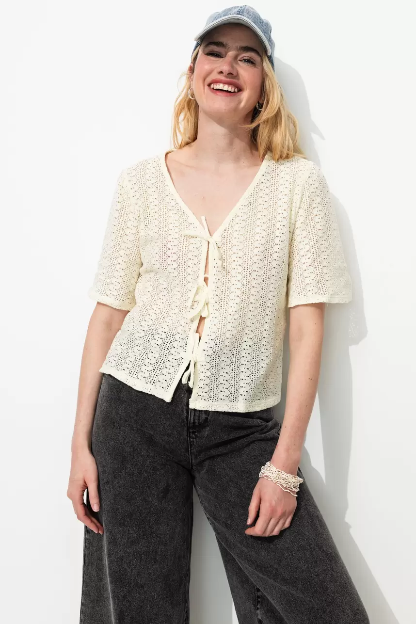 Oferta de T-shirt à nouettes Femme por 29,99€ en Promod