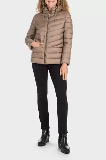 Oferta de Parka marrón capucha por 69,95€ en Punt Roma