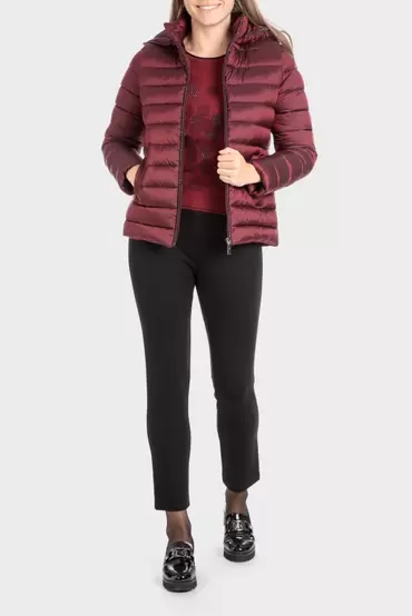 Oferta de Parka corta capucha por 69,95€ en Punt Roma