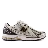Oferta de Zapatillas deportivas new balance 1906r metallic silver con metallic gold para hombre por 160€ en Querol