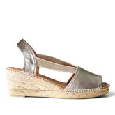 Oferta de Alpargatas cuña toni pons teide doradas de piel con elásticos por 64,95€ en Querol