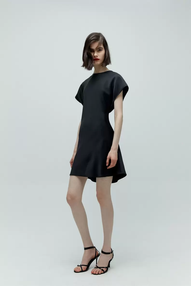 Oferta de Vestido mini satinado por 35,99€ en Sfera