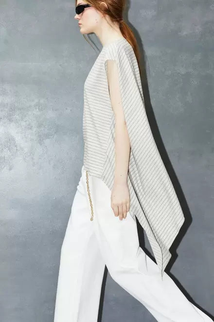 Oferta de Top raya asimétrico por 29,99€ en Sfera