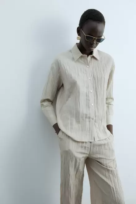 Oferta de Camisa textura arrugada + Colores      19,99€ por 19,99€ en Sfera