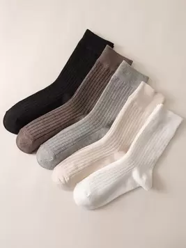 Oferta de 5 pares Calcetines de tripulación unicolor por 2,8€ en SheIn