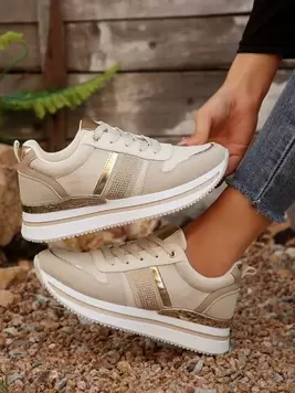 Oferta de Nuevos tenis de plataforma cómodos y de moda con antideslizante para mujer. Zapatos planos casuales ligeros con decoración de cristales, de malla tejida simple para el verano por 20,48€ en SheIn