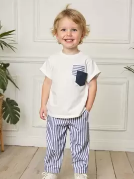Oferta de Cozy Pixies Set de 2 piezas con parte superior de manga corta cuello redondo y pantalones con cintura elástica a rayas para decoración de niño pequeño por 8,8€ en SheIn