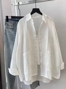 Oferta de Blusa de manga larga con bolsillo para mujer de talla grande, camisa casual y holgada de color blanco sólido para primavera y verano por 14,99€ en SheIn