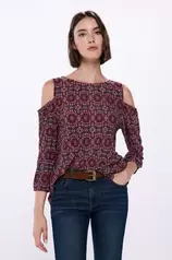 Oferta de Blusa étnica hombros descubiertos por 22,99€ en Springfield