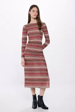 Oferta de Vestido midi cenefas zigzag por 15,99€ en Springfield