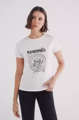 Oferta de Camiseta "Ramones" por 17,99€ en Springfield