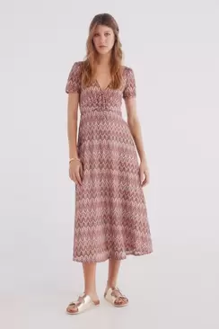 Oferta de Vestido midi cenefas zigzag por 15,99€ en Springfield
