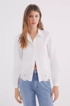 Oferta de Blusa schiffly bajo por 15,99€ en Springfield