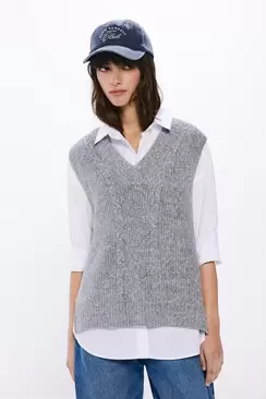Oferta de Chaleco punto escote pico por 15,99€ en Springfield