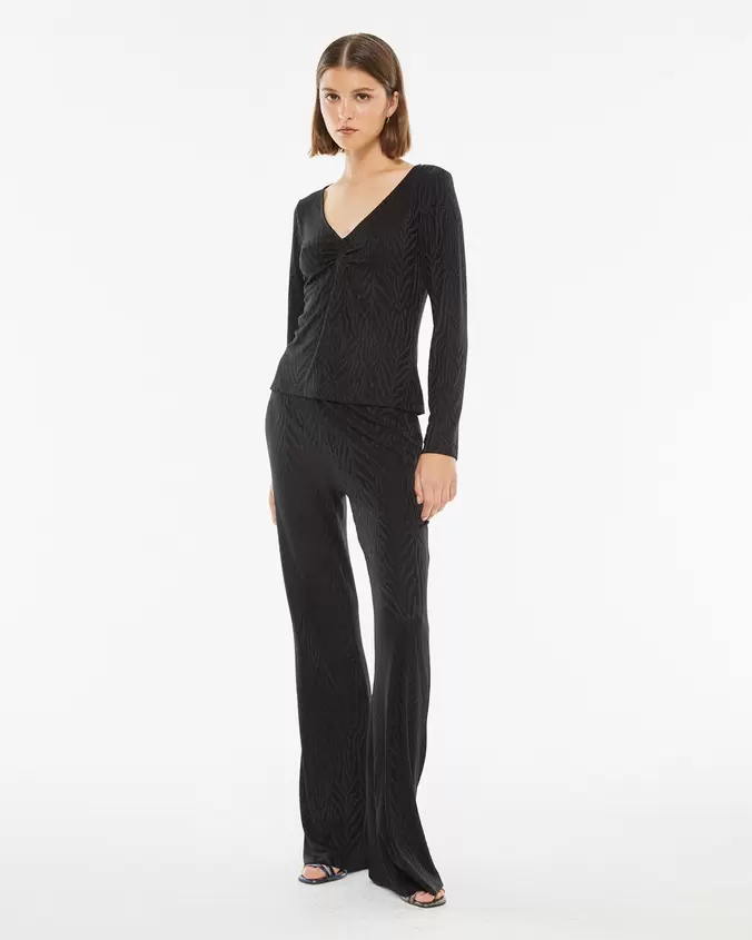 Oferta de Pantalón largo entallado y acampanado jacquard por 27,98€ en System Action