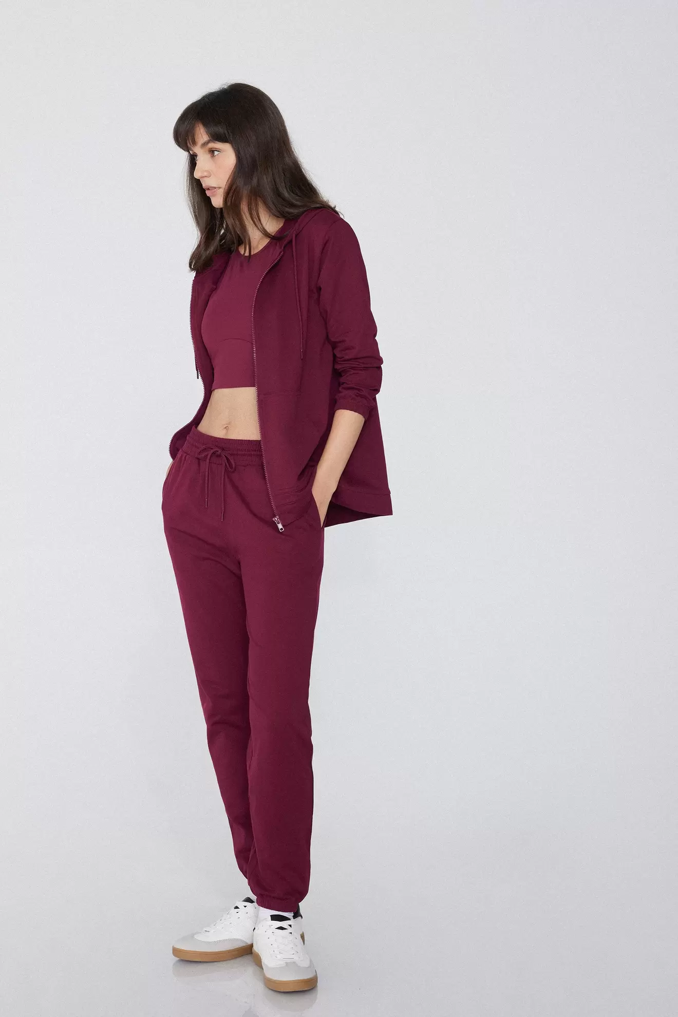 Oferta de Pantalón de Chándal con Bolsillo de Ojal y Cordón por 12,99€ en Tezenis