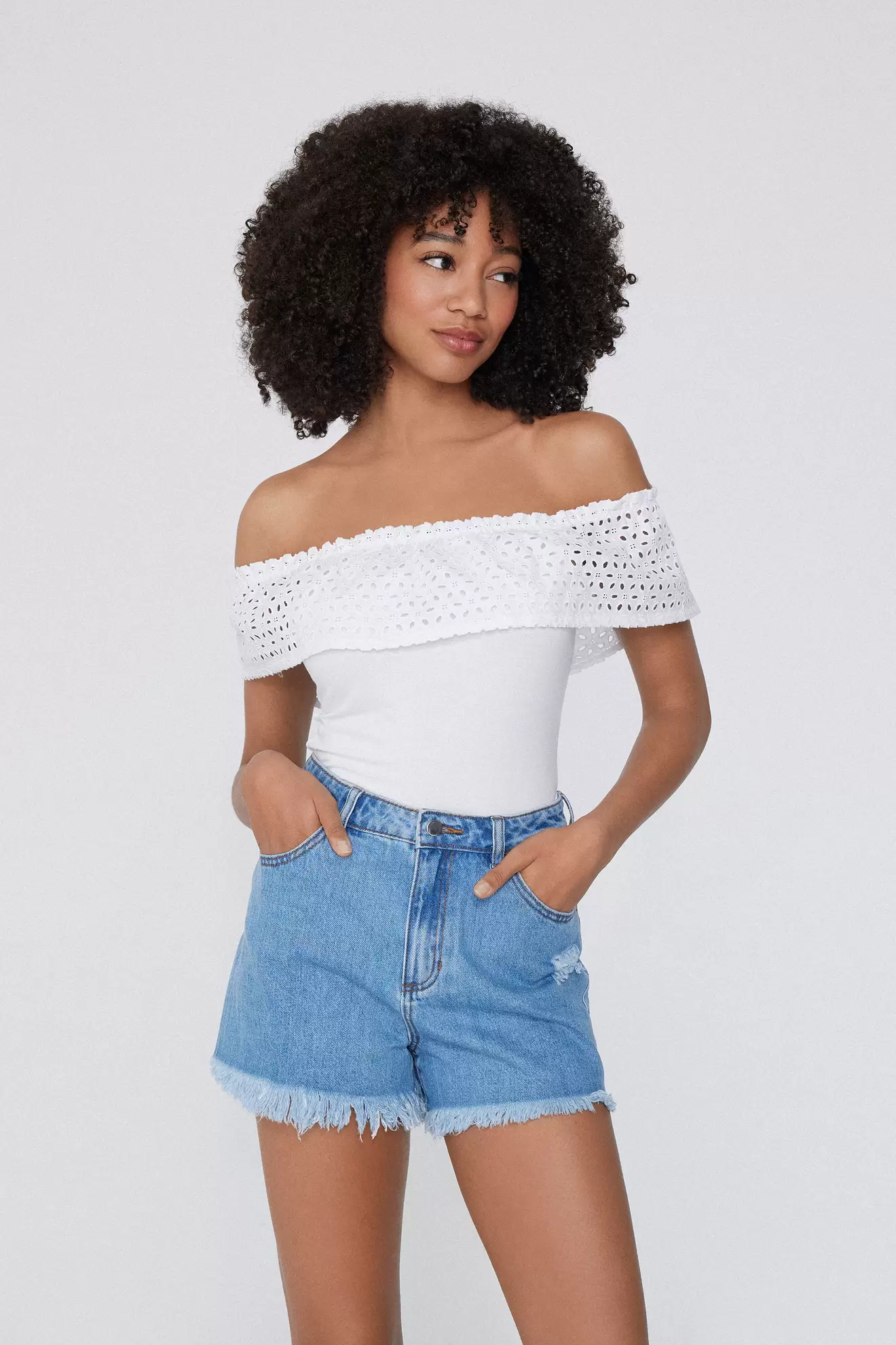 Oferta de Top corto de banda de algodón con volantes Sangallo por 14,99€ en Tezenis